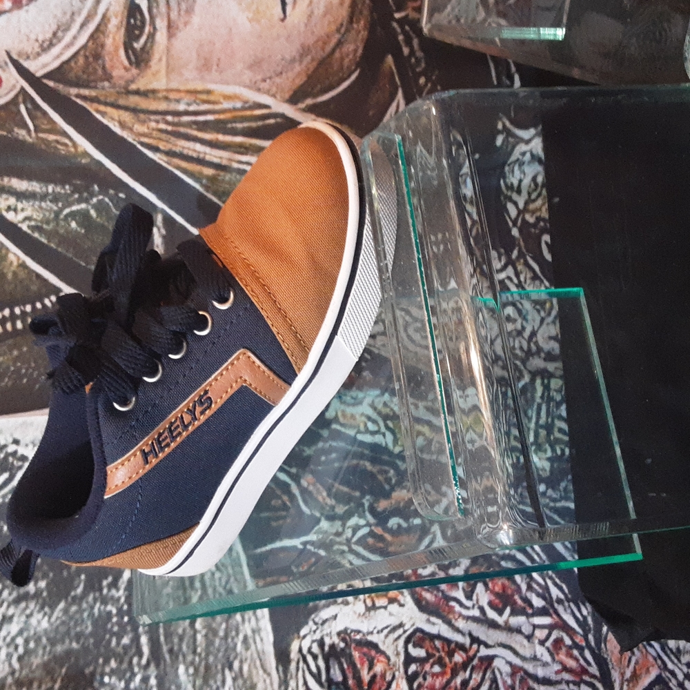 Shoes - Picture 2 of 5
